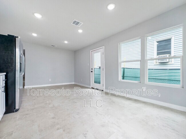 Building Photo - 1606 W Wildwood Dr