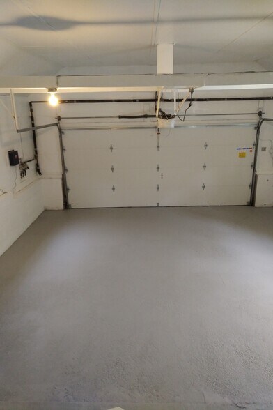 two car garage - 40 Brookway Rd