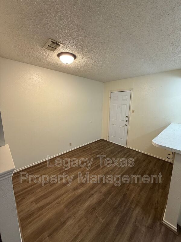 Building Photo - 1118 N Nolan River Rd