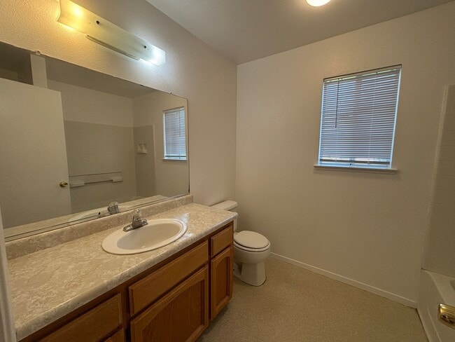 Building Photo - 813 Morton Ave