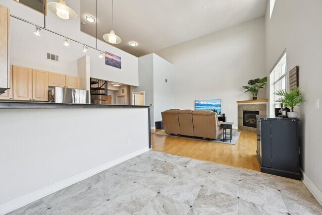 Building Photo - 5677 S Park Pl