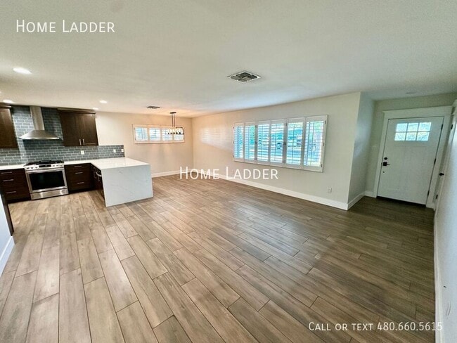 Building Photo - 4728 E Edgemont Ave