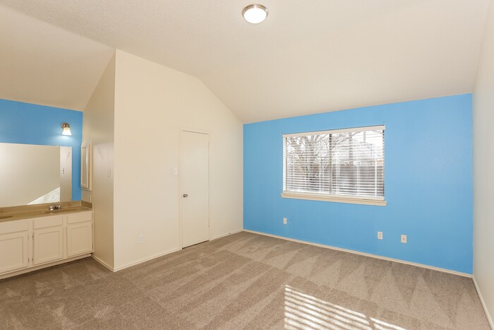 Building Photo - 827 Bentle Ct