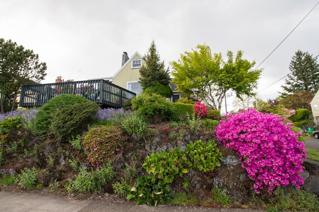 Building Photo - Rose City Park English Tudor with Stunning...
