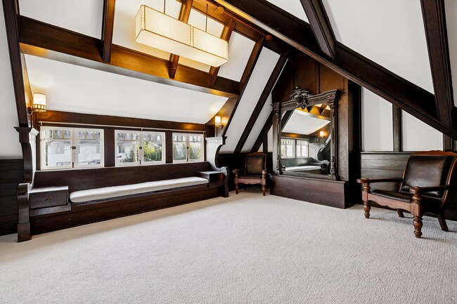 Building Photo - 2470 Broadway