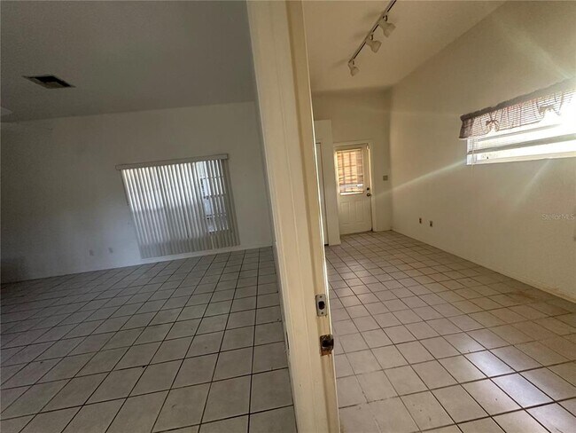 Building Photo - 1002 Shawnda Ln