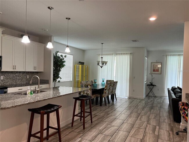 Building Photo - 4715 Sleepy Hollow Dr