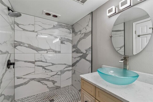 Building Photo - 7111 Gateway Ct