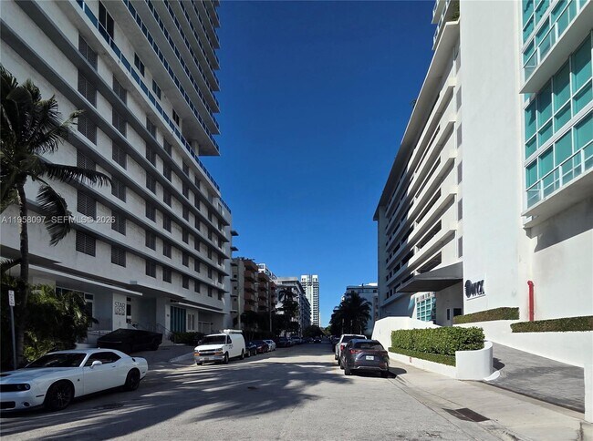 Building Photo - 471 NE 25th St