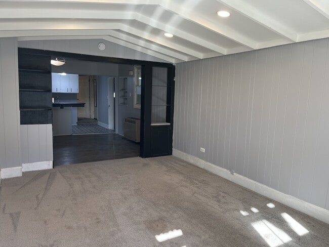 Building Photo - 1077 Main St