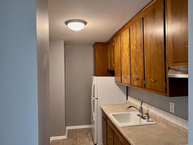 Building Photo - 225 St Pauls Ave