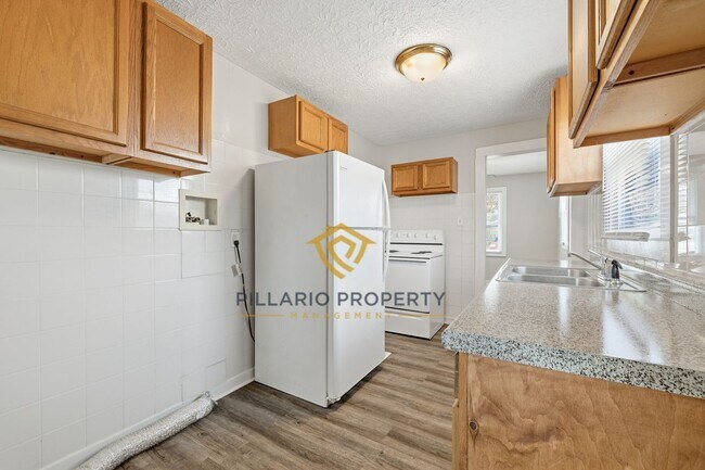 Building Photo - Updated 3 Bedroom Near Forest Manor, Available NOW!