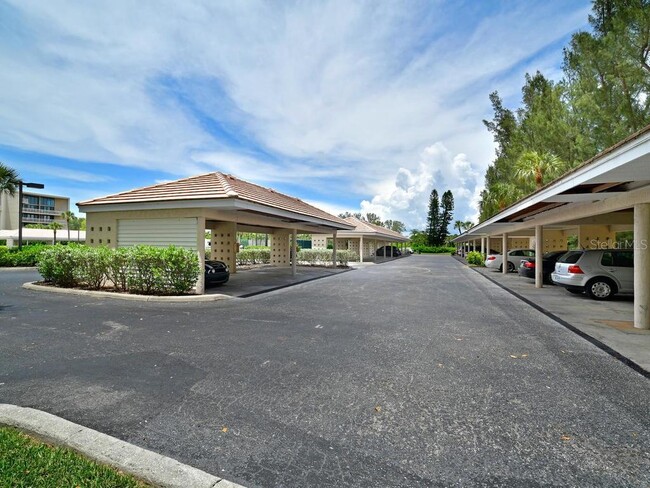 Building Photo - 2425 Gulf of Mexico Dr