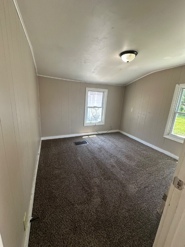 Building Photo - 316 Linn St