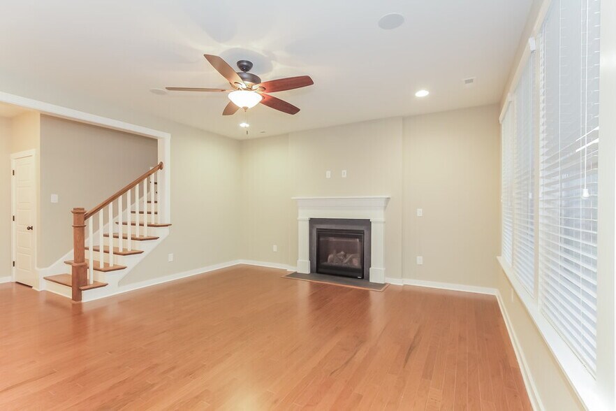 Building Photo - 952 Elderberry Ln
