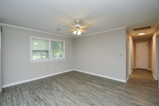 Building Photo - Renovated ranch in Matthews, NC! Heck of a deal! COMING SOON!!!