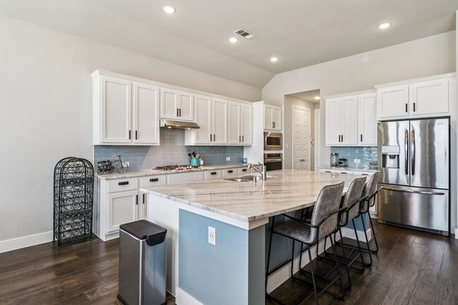 Building Photo - 847 Longbranch Way