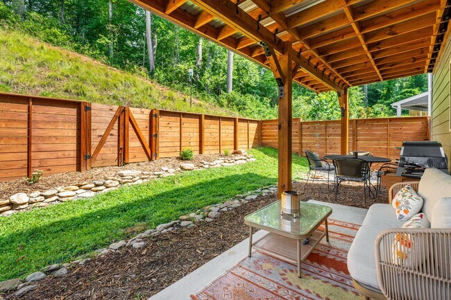 Building Photo - North Asheville 3-Bedroom Home with Fenced-In Yard Near Upcoming Taylor's Wave