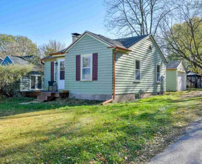 Primary Photo - 2941 Harvey St