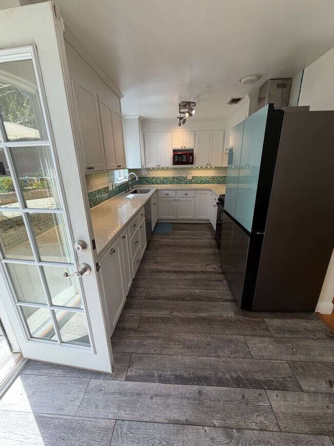 Building Photo - 7210 Zelinda Dr