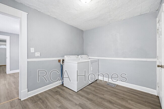 Building Photo - 1358 N Gale St