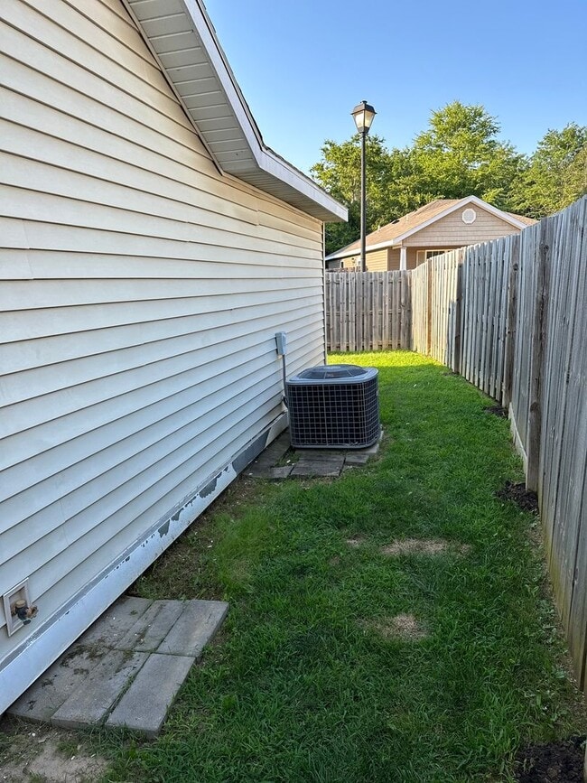 Building Photo - Available August 1st!  3-Bedroom, 2-Bathro...
