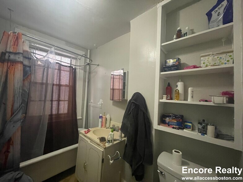 Building Photo - 3 Champney Pl