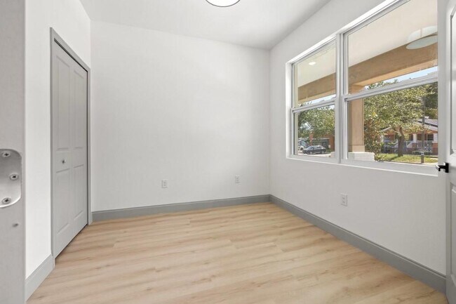Building Photo - 6407 N Central Ave