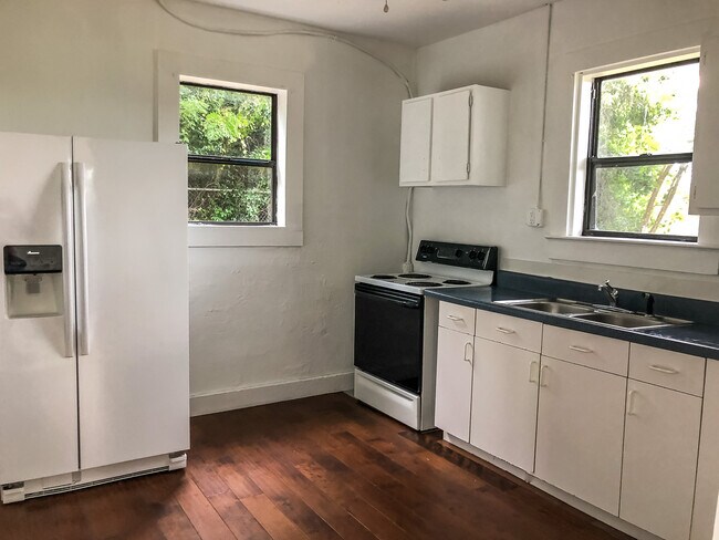 Building Photo - 12852 Florida Ave