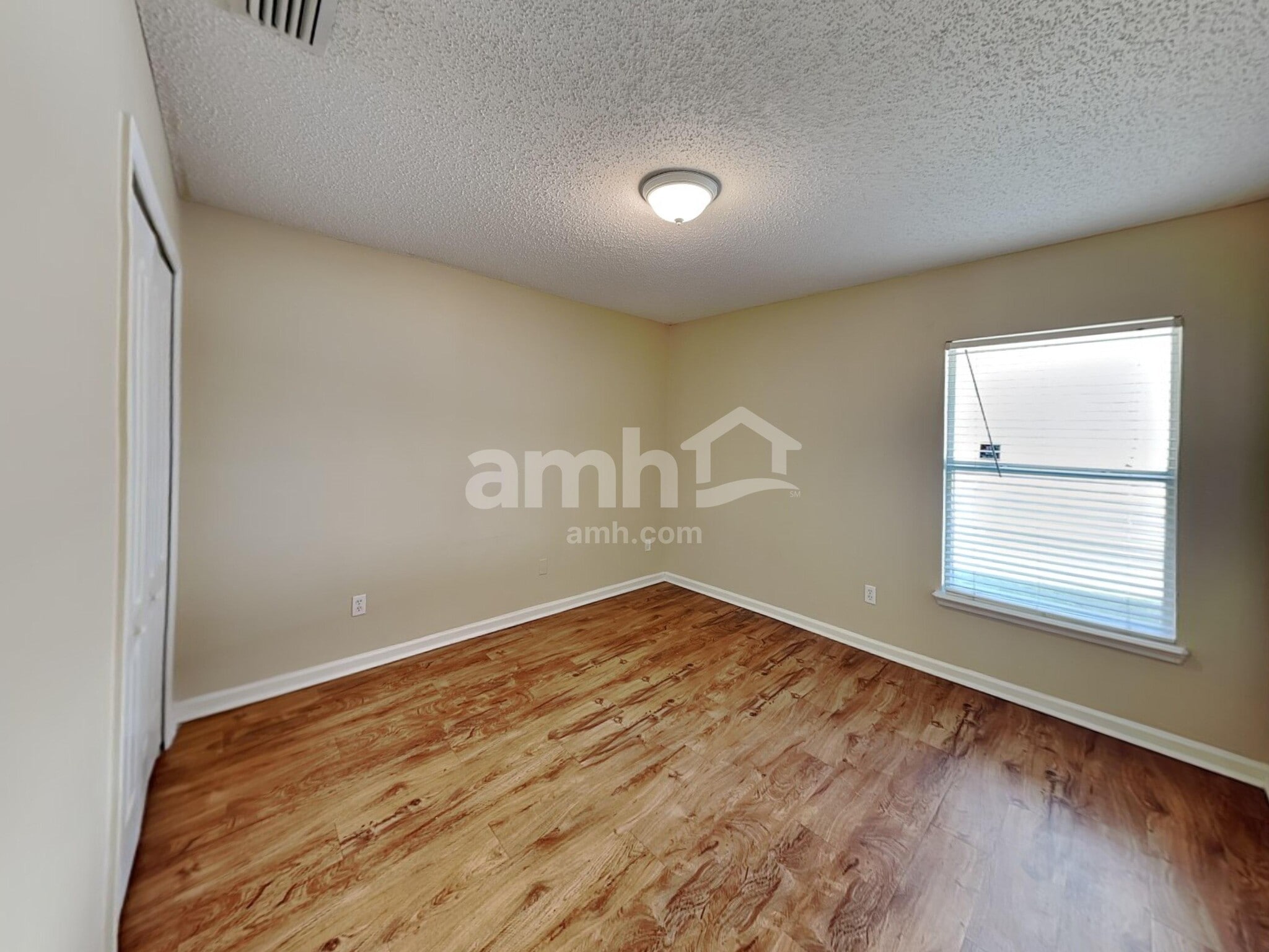 Building Photo - 6685 Southern Oaks Dr