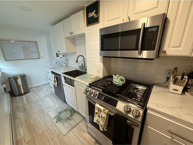 Building Photo - 106 Bay 106 Bay