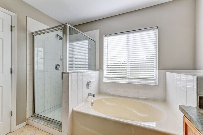 Building Photo - Prime Northwood Home on a Conservation Lot...