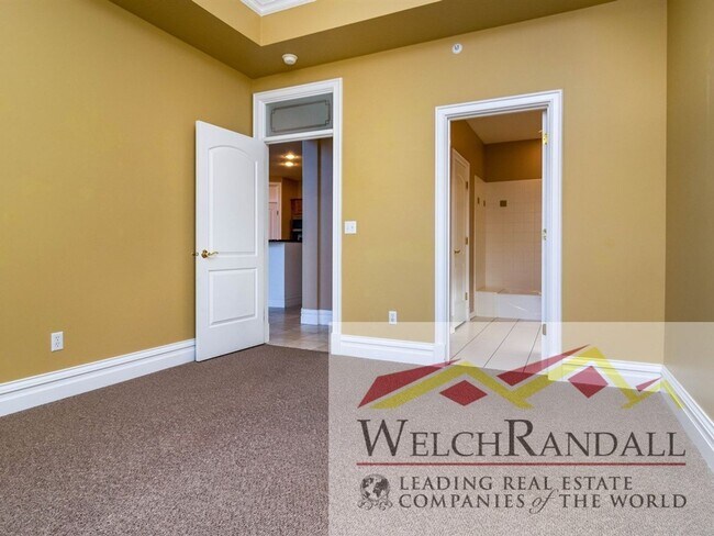 Building Photo - Spacious 2-Bedroom Condo in Prime Downtown...