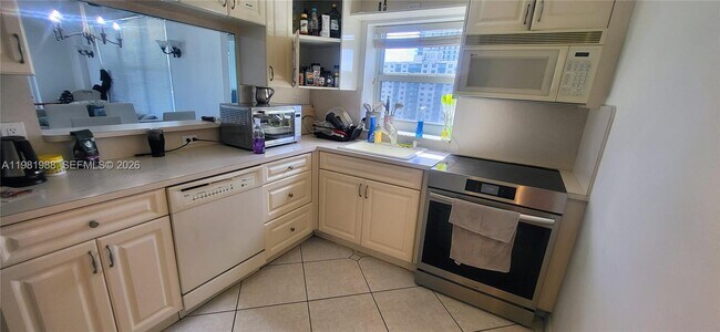 Building Photo - 3800 S Ocean Dr