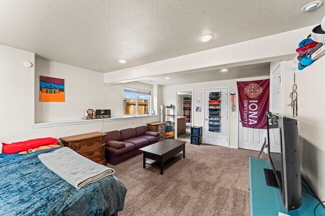 Building Photo - 6531 Passing Sky Dr