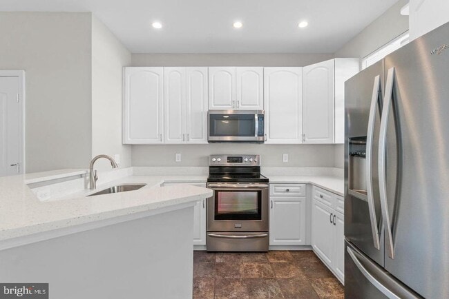 Building Photo - 519 Ensemble Ct