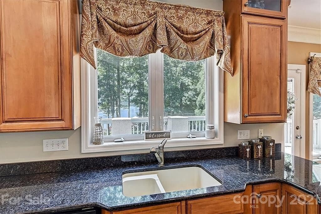 Building Photo - 2427 Mt Isle Harbor Dr