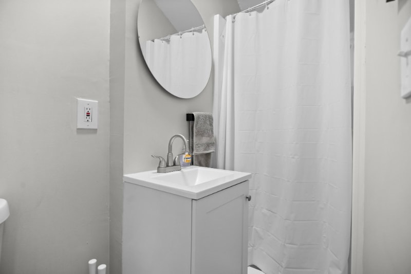 Building Photo - 1842 Crawford Rd