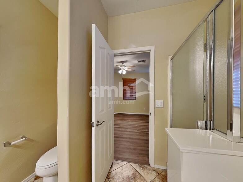 Building Photo - 7814 S 74th Ave