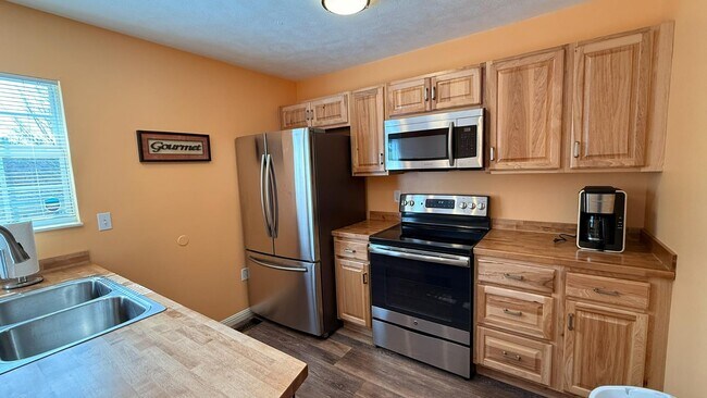 Building Photo - 266 Bradford Square