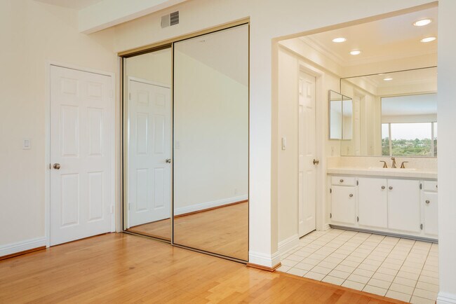 Building Photo - 316 Vista Madera