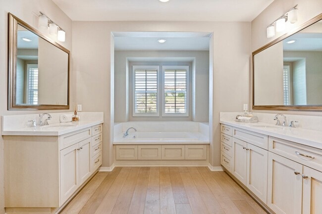 Building Photo - Exceptional Remodeled & Professionally Fur...