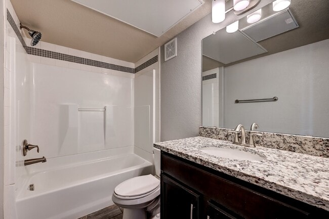 Building Photo - $1,800 - Updated One Bedroom Unit with Bon...
