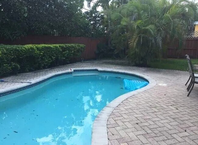 Building Photo - 1725 SW 85th Ave