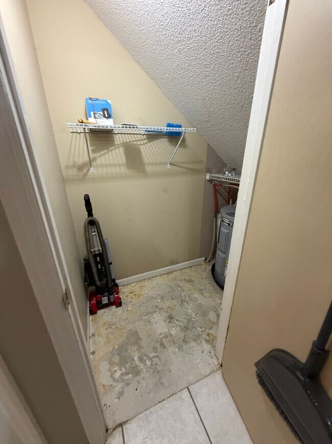 Building Photo - Coastal Living in the Heart of Destin