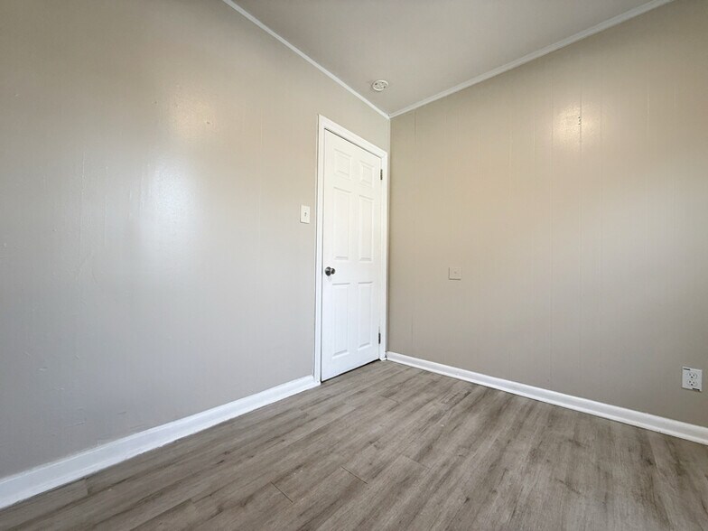 Building Photo - 16 Jenkins Ave