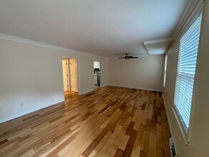 Building Photo - Remodeled Ground Level Condo off Rivermont