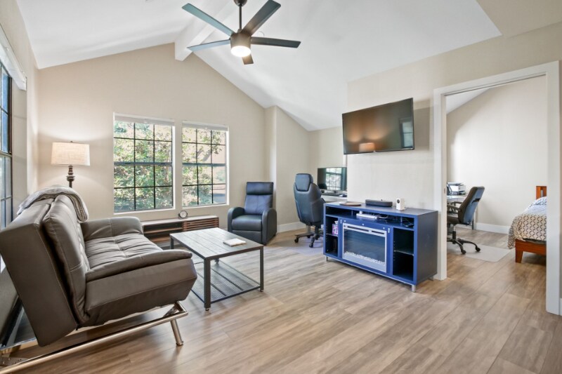 Building Photo - 1070 Calle Del Cerro