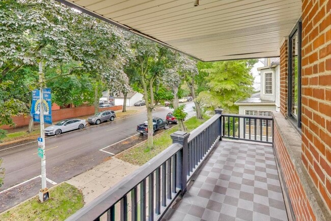 Building Photo - 1601 W Touhy Ave