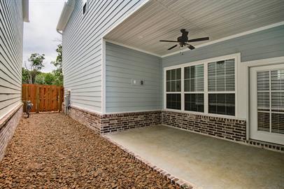 Building Photo - 510 W Persimmon St